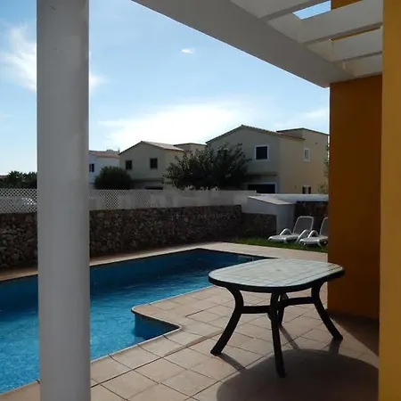 Samuel Y Benjamin Villa *